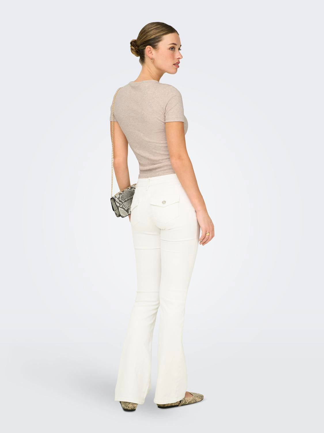 model_shot-back